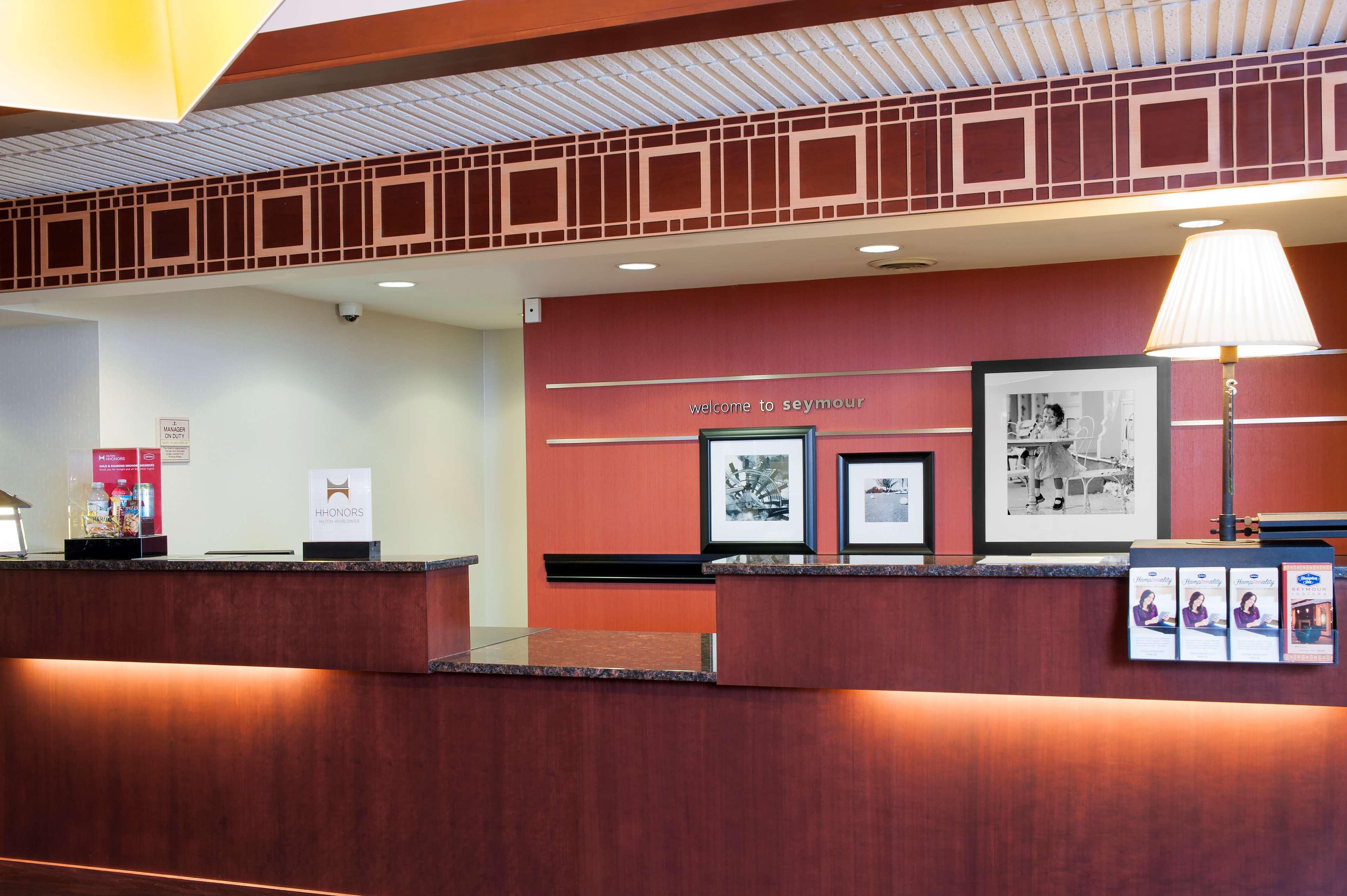 Hampton Inn Сеймур Экстерьер фото